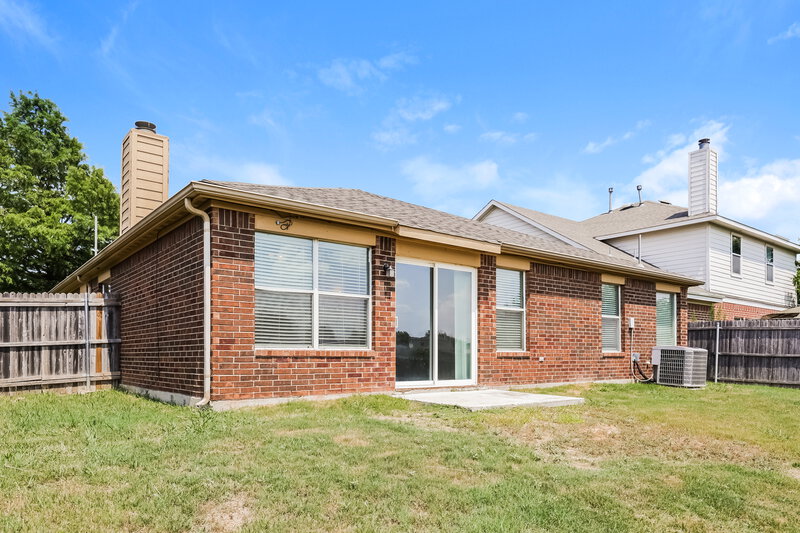2,480/Mo, 1612 Desperado Rd Fort Worth, TX 76131 Rear View