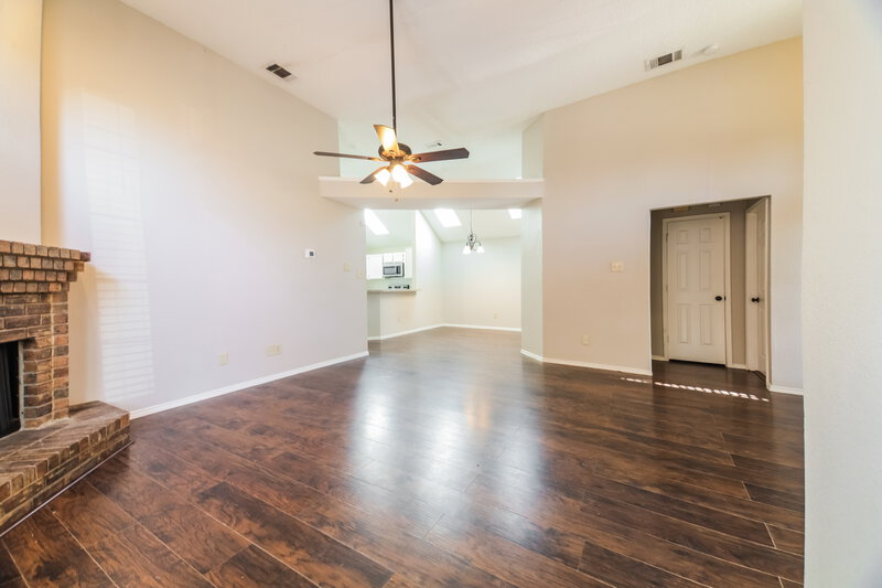 1,850/Mo, 2413 Ithaca Dr Mesquite, TX 75181 Living Room View 2