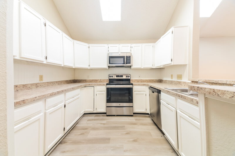 1,850/Mo, 2413 Ithaca Dr Mesquite, TX 75181 Kitchen View 2