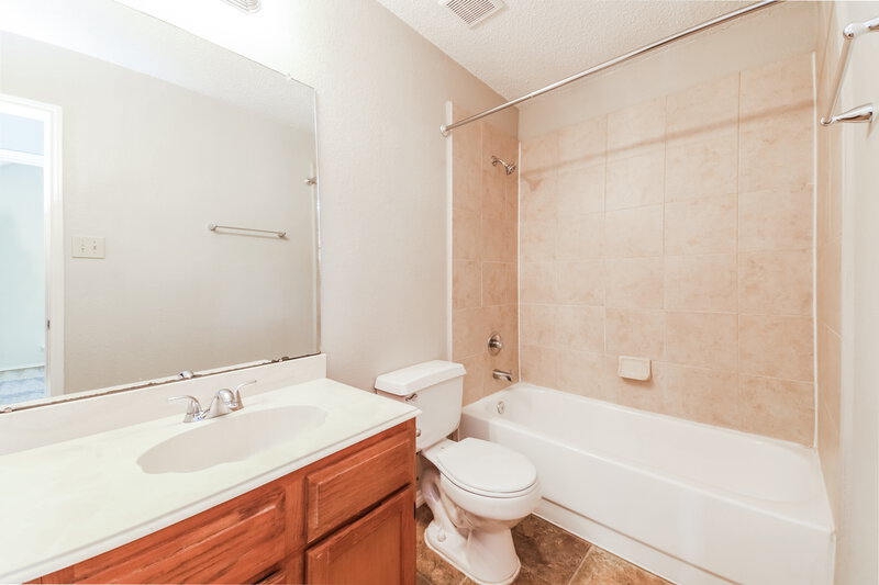 1,850/Mo, 2413 Ithaca Dr Mesquite, TX 75181 Bathroom View