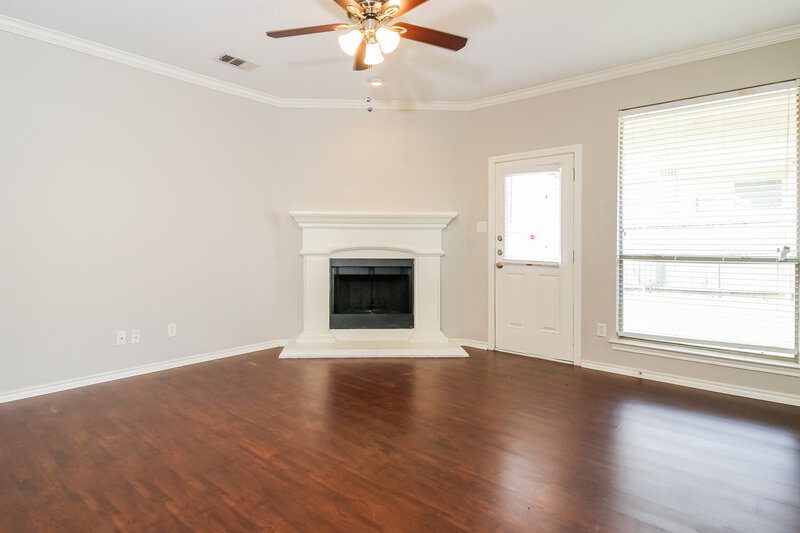 1,960/Mo, 1117 Sunderland Ln Fort Worth, TX 76134 Living Room View 2