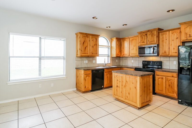 1,960/Mo, 1117 Sunderland Ln Fort Worth, TX 76134 Kitchen View 3