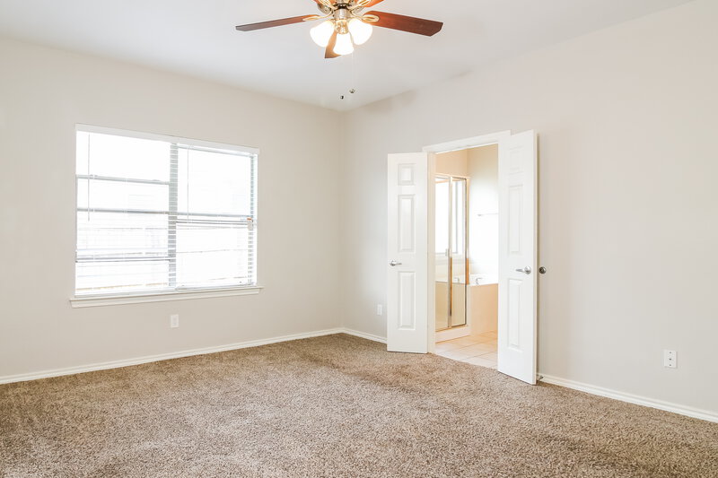 1,960/Mo, 1117 Sunderland Ln Fort Worth, TX 76134 Main Bedroom View