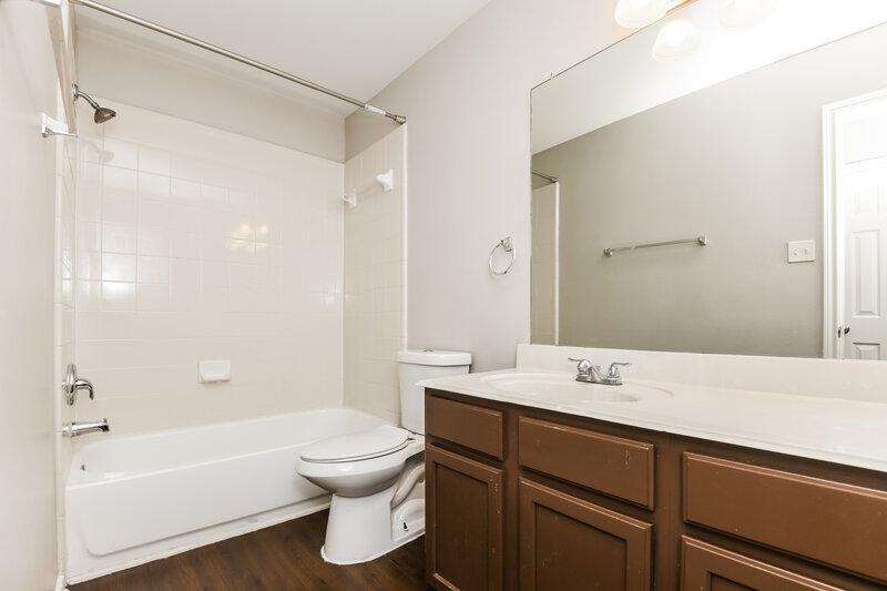 2,265/Mo, 5824 Fathom Dr Fort Worth, TX 76135 Bathroom View