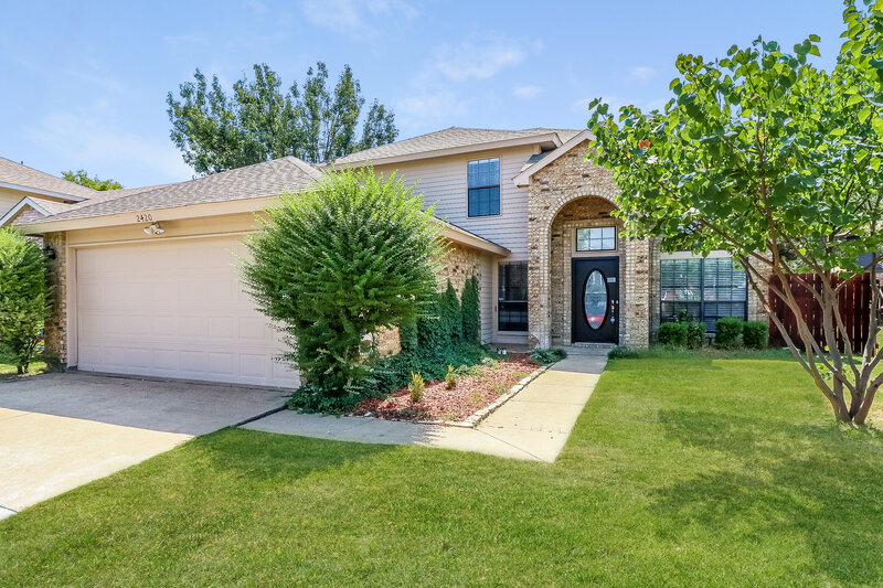 2,360/Mo, 2420 Bennington Dr Arlington, TX 76018 External View