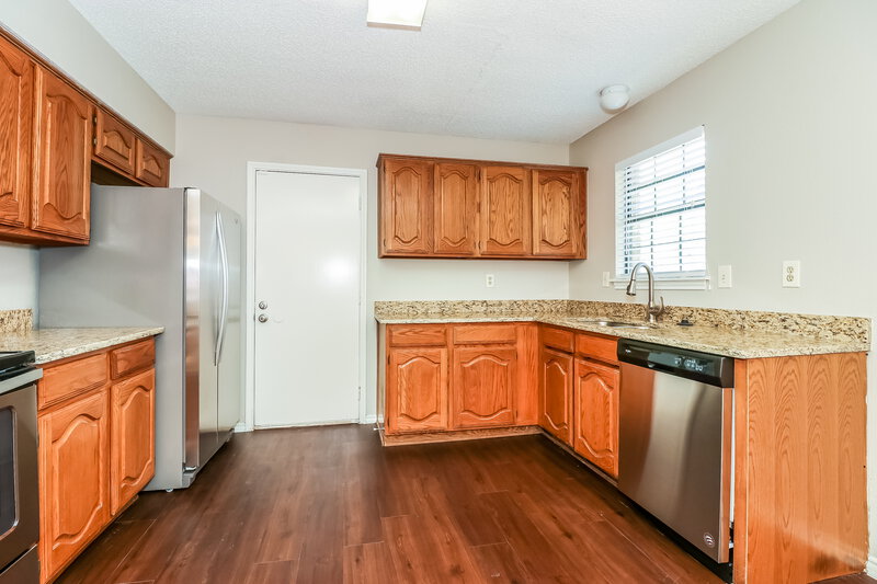 2,360/Mo, 2420 Bennington Dr Arlington, TX 76018 Kitchen View