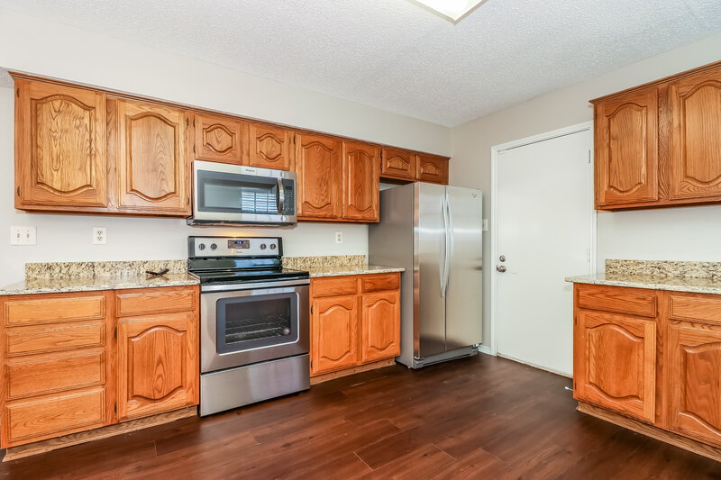 2,360/Mo, 2420 Bennington Dr Arlington, TX 76018 Kitchen View 2