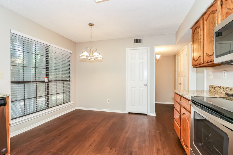 2,360/Mo, 2420 Bennington Dr Arlington, TX 76018 Kitchen View 3