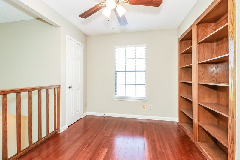 2,360/Mo, 2420 Bennington Dr Arlington, TX 76018 Study View