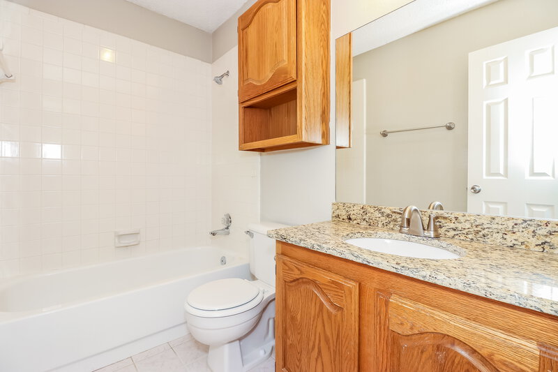 2,360/Mo, 2420 Bennington Dr Arlington, TX 76018 Bathroom View