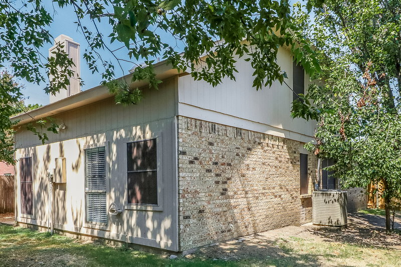 2,360/Mo, 2420 Bennington Dr Arlington, TX 76018 Rear View 2