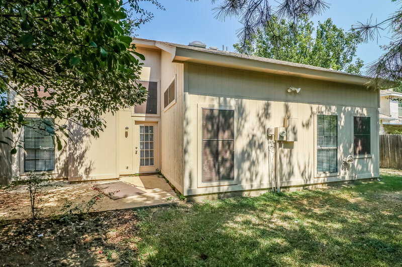 2,360/Mo, 2420 Bennington Dr Arlington, TX 76018 Rear View 3