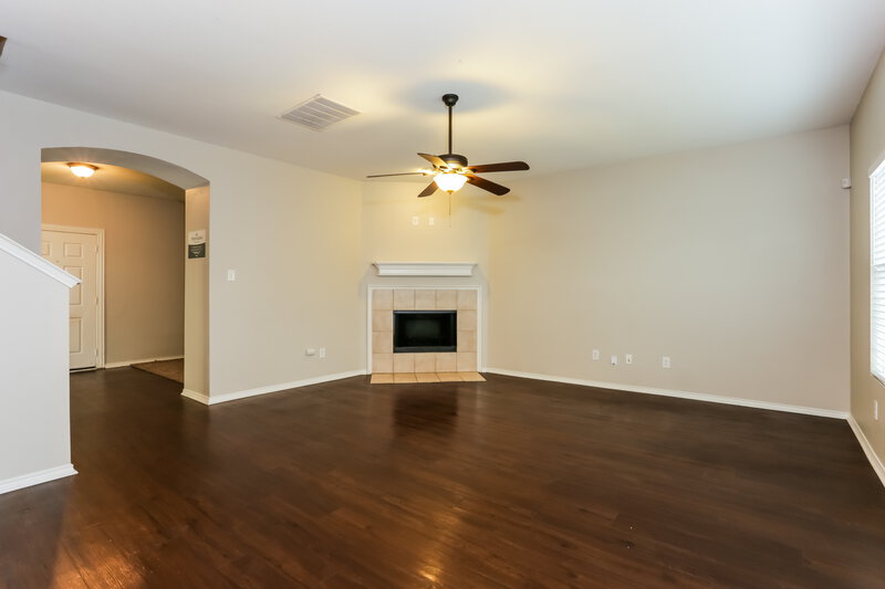 2,385/Mo, 808 Forest Grove Ln Crowley, TX 76036 Living Room View