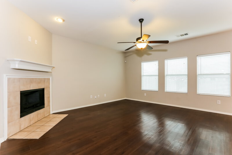 2,385/Mo, 808 Forest Grove Ln Crowley, TX 76036 Living Room View 3