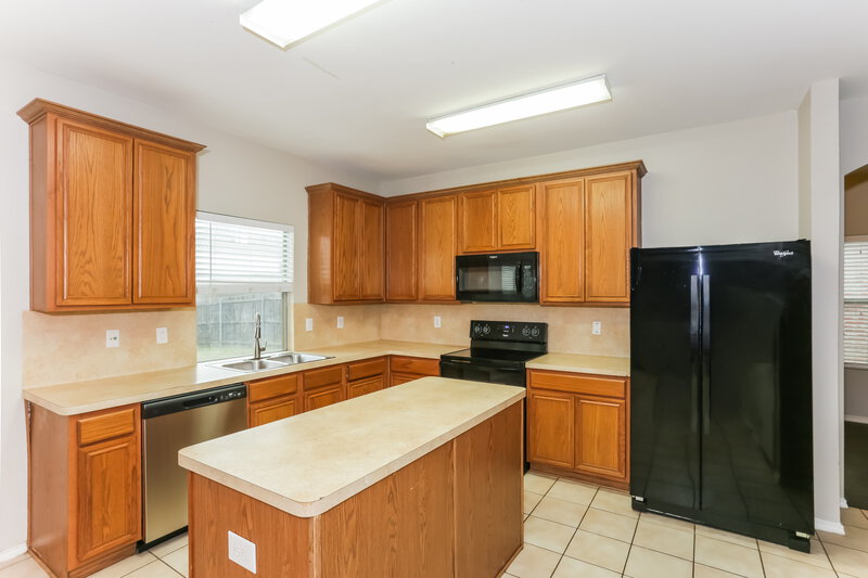 2,385/Mo, 808 Forest Grove Ln Crowley, TX 76036 Kitchen View