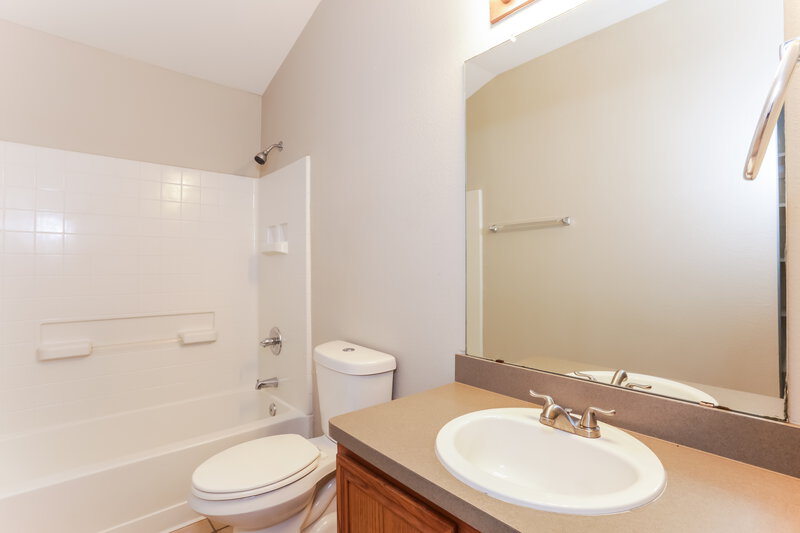 2,385/Mo, 808 Forest Grove Ln Crowley, TX 76036 Bathroom View