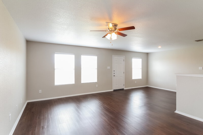 2,195/Mo, 1601 Kings Glen Ln Fort Worth, TX 76140 Living Room View