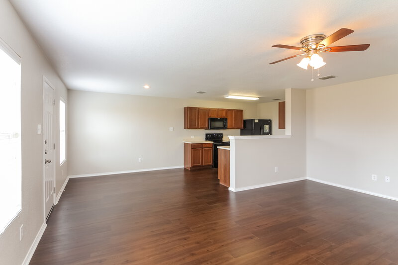 2,195/Mo, 1601 Kings Glen Ln Fort Worth, TX 76140 Living Room View 3