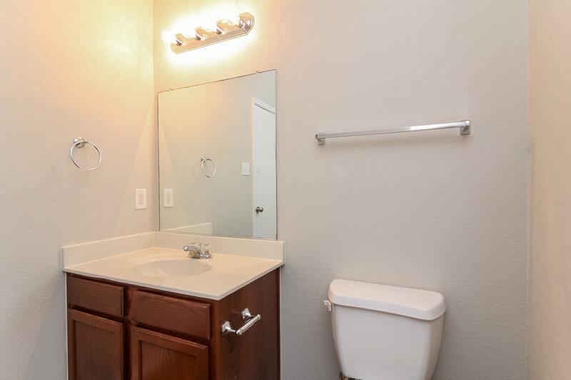 2,195/Mo, 1601 Kings Glen Ln Fort Worth, TX 76140 Powder Room View