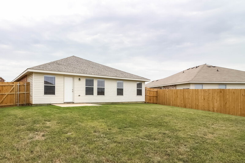 2,195/Mo, 1601 Kings Glen Ln Fort Worth, TX 76140 Rear View