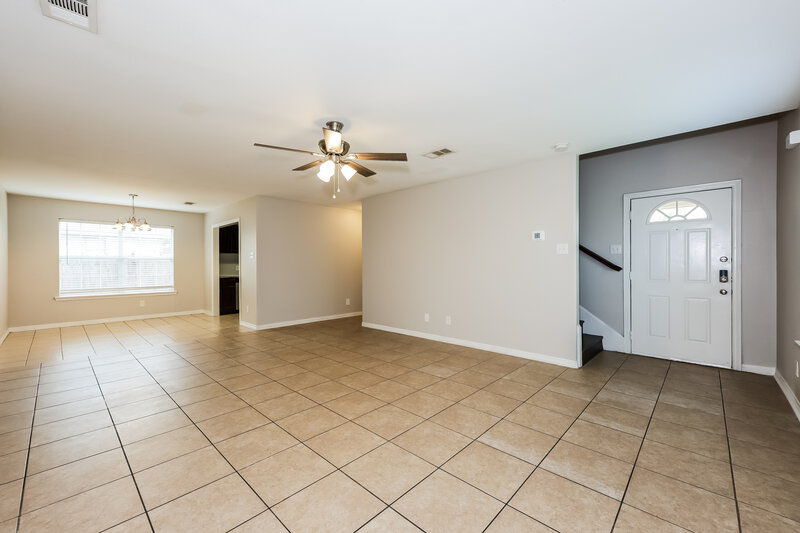 2,440/Mo, 3004 Lawndale Dr Lancaster, TX 75134 Living Room View 2