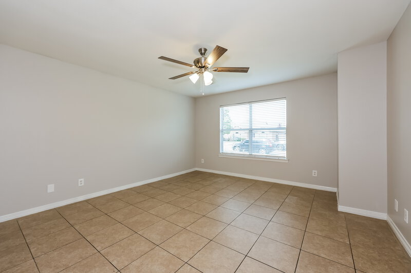 2,440/Mo, 3004 Lawndale Dr Lancaster, TX 75134 Living Room View 3