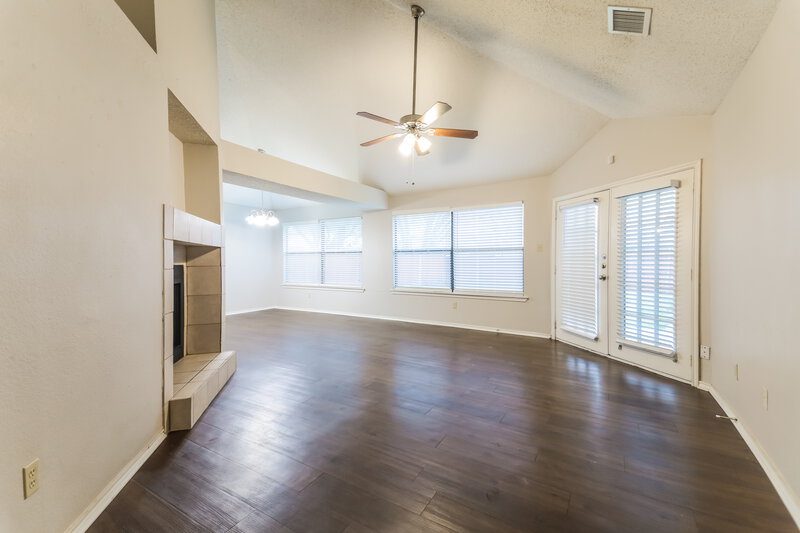 1,995/Mo, 3702 Knights Bridge Dr Rowlett, TX 75088 Living Room View