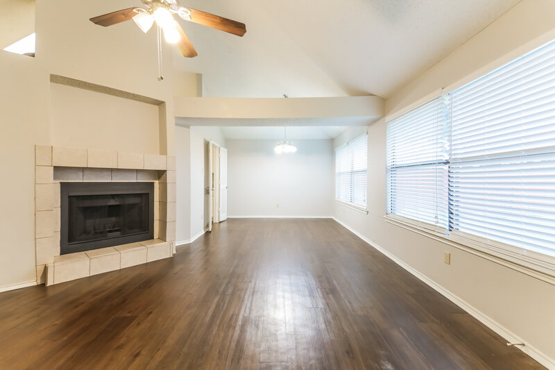 1,995/Mo, 3702 Knights Bridge Dr Rowlett, TX 75088 Living Room View 2