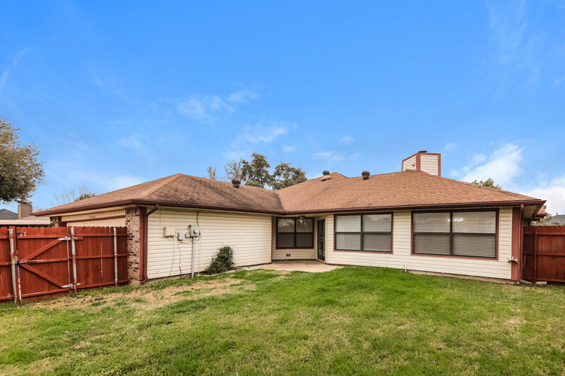 1,995/Mo, 3702 Knights Bridge Dr Rowlett, TX 75088 Rear View