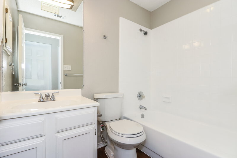 2,190/Mo, 6516 Highview Ter Watauga, TX 76148 Bathroom View
