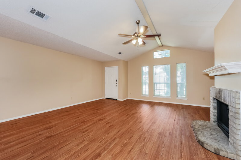 2,225/Mo, 1125 Hidden Creek Dr Mansfield, TX 76063 Living Room View 2