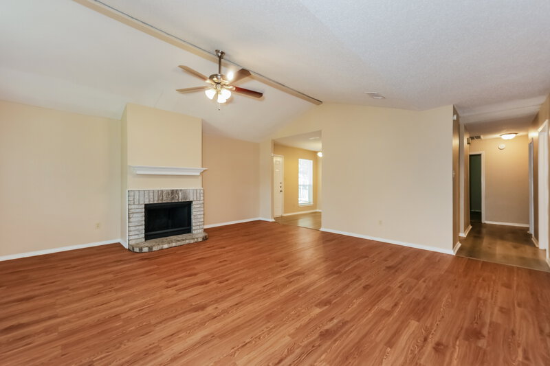 2,225/Mo, 1125 Hidden Creek Dr Mansfield, TX 76063 Living Room View 3