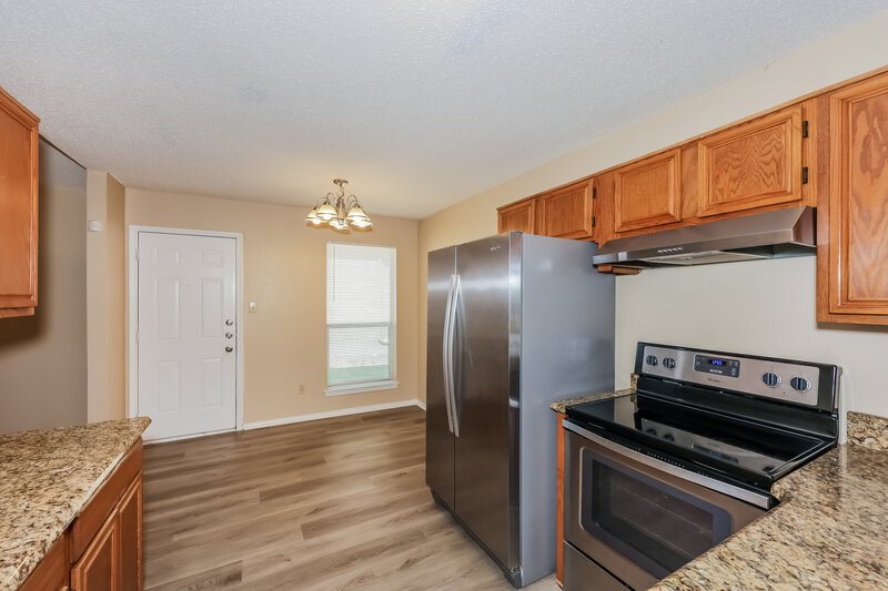 2,225/Mo, 1125 Hidden Creek Dr Mansfield, TX 76063 Kitchen View 2