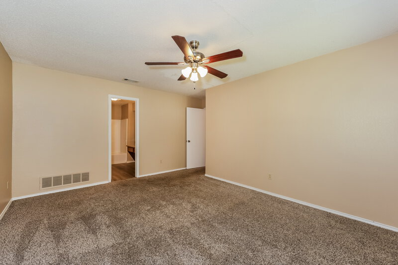 2,225/Mo, 1125 Hidden Creek Dr Mansfield, TX 76063 Main Bedroom View 2