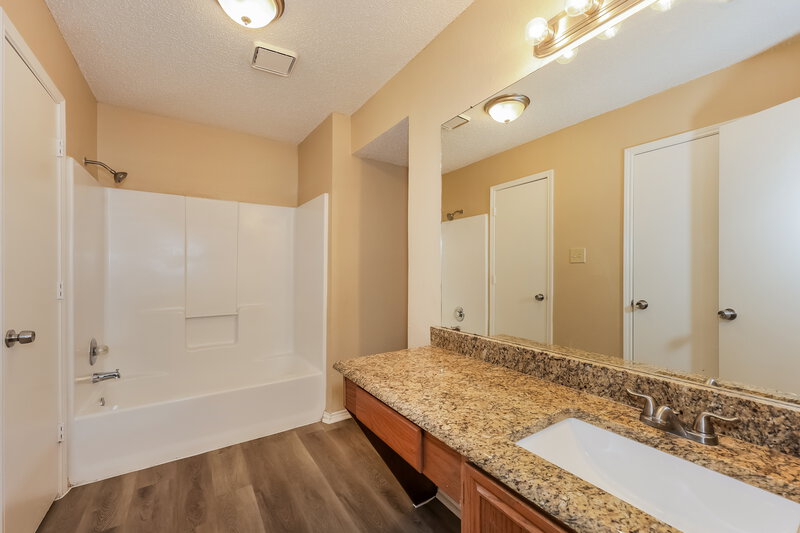 2,225/Mo, 1125 Hidden Creek Dr Mansfield, TX 76063 Main Bathroom View