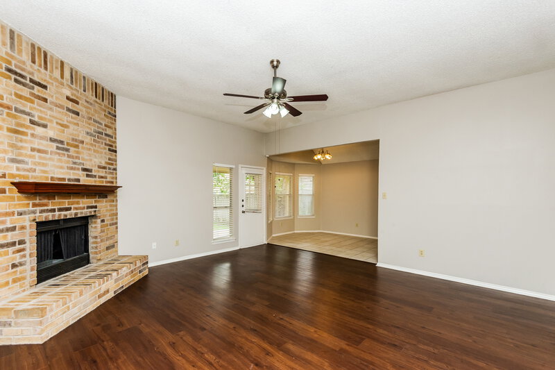 2,115/Mo, 6312 S Chesterfield Dr Fort Worth, TX 76179 Living Room View 2