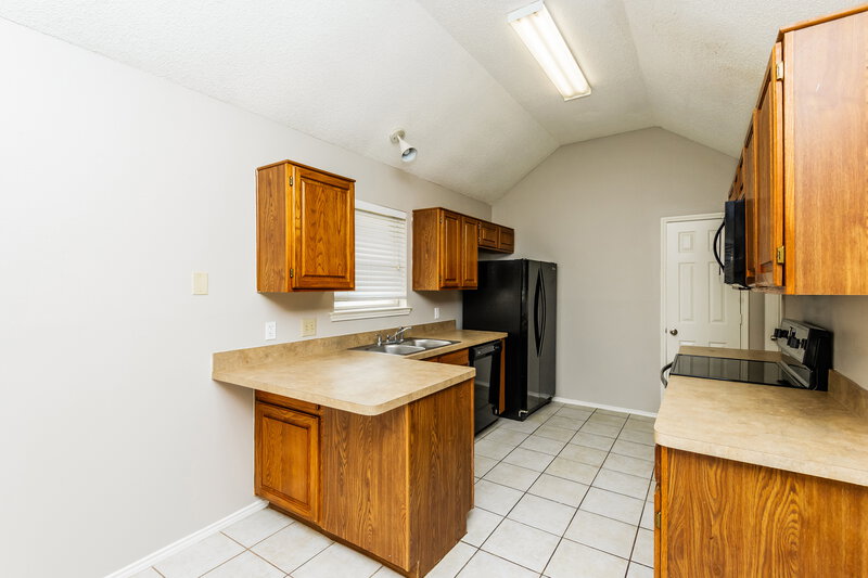 2,115/Mo, 6312 S Chesterfield Dr Fort Worth, TX 76179 Kitchen View