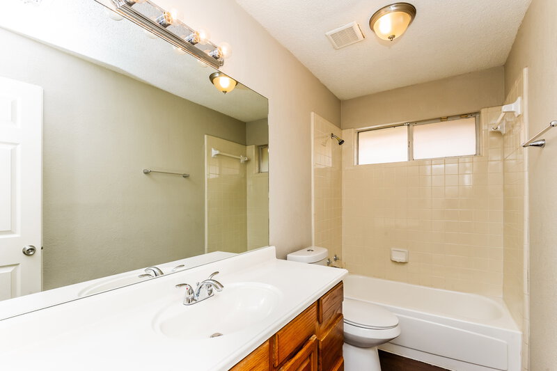 2,115/Mo, 6312 S Chesterfield Dr Fort Worth, TX 76179 Bathroom View
