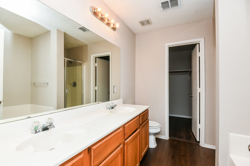 2,395/Mo, 8773 Garden Springs Dr Fort Worth, TX 76123 Main Bathroom View