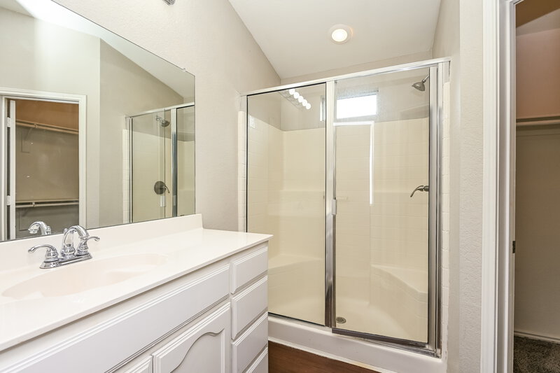 1,955/Mo, 1144 Browntop St Crowley, TX 76036 Main Bathroom View