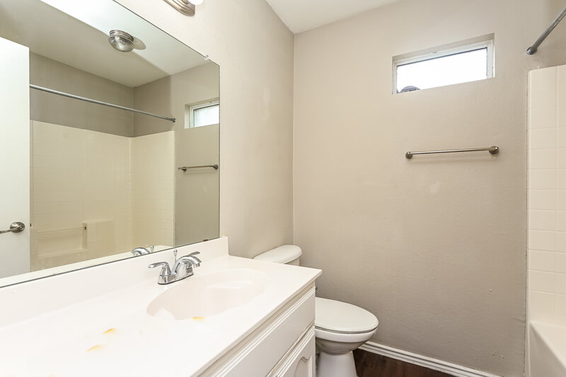 1,955/Mo, 1144 Browntop St Crowley, TX 76036 Bathroom View