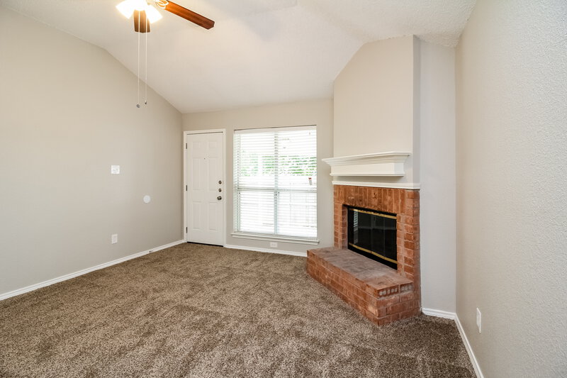 2,125/Mo, 5604 Northstar Ln Arlington, TX 76017 Living Roomlarge View