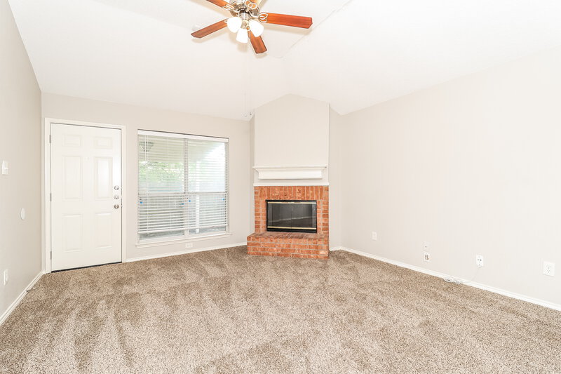 2,190/Mo, 5604 Northstar Ln Arlington, TX 76017 Living Room View