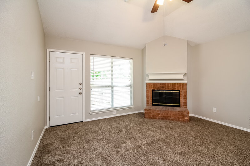 2,125/Mo, 5604 Northstar Ln Arlington, TX 76017 Living Roomlarge View 2