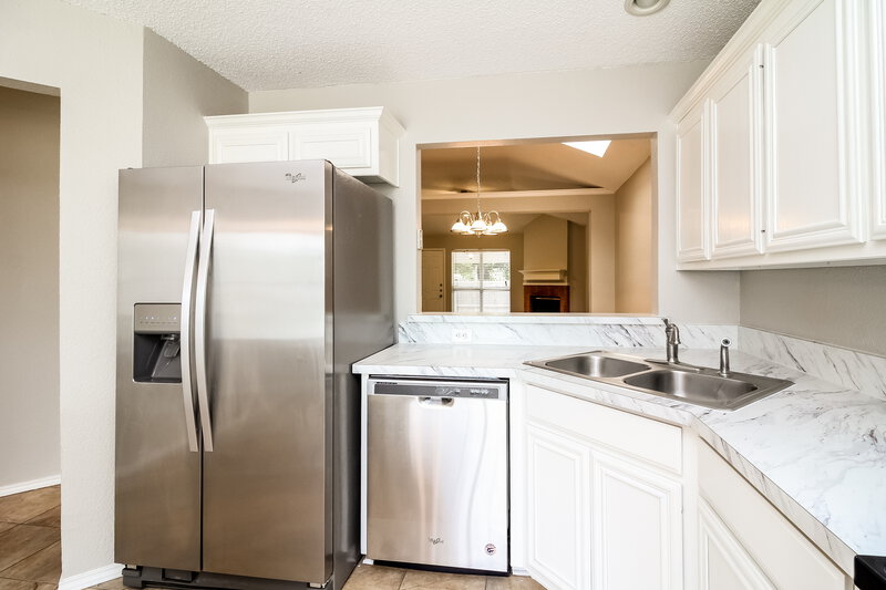 2,125/Mo, 5604 Northstar Ln Arlington, TX 76017 Kitchenlarge View 2