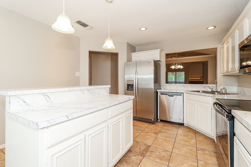 2,190/Mo, 5604 Northstar Ln Arlington, TX 76017 Kitchen View