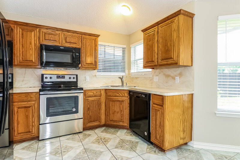 2,010/Mo, 508 Cambridge Dr Saginaw, TX 76179 Kitchen View