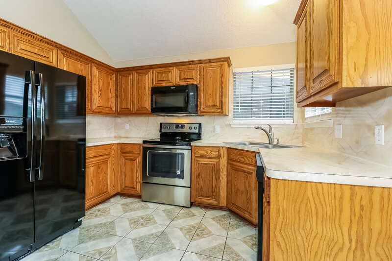 2,010/Mo, 508 Cambridge Dr Saginaw, TX 76179 Kitchen View 2