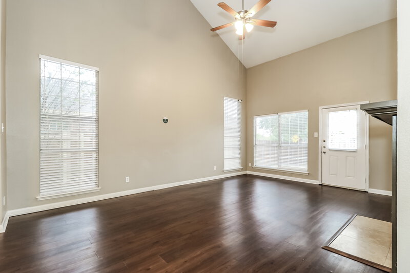 2,525/Mo, 4345 Presto Cir Grand Prairie, TX 75052 Living Room View 3