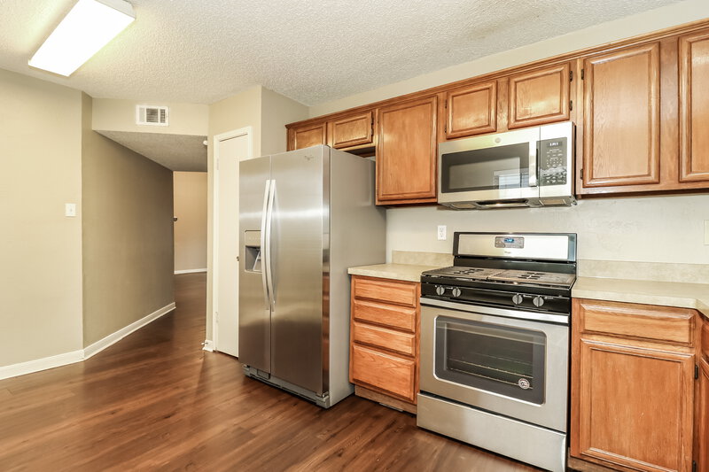 2,525/Mo, 4345 Presto Cir Grand Prairie, TX 75052 Kitchen View 2